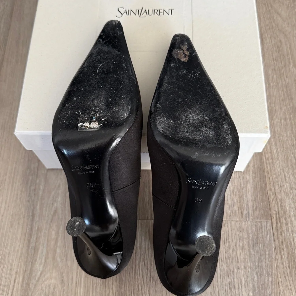 Saint Laurent Black Régine Satin Crepe Pumps with Gold Chain